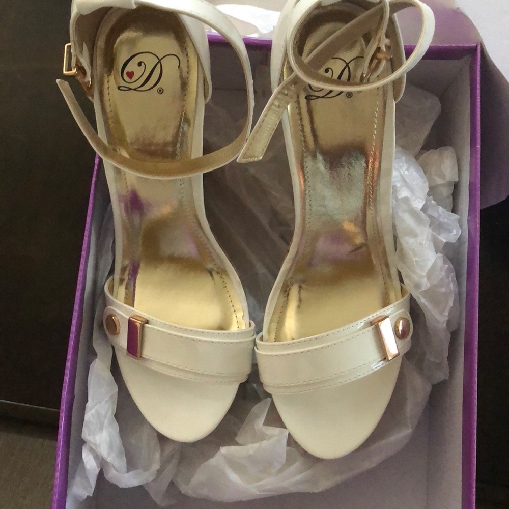 Wedge heels